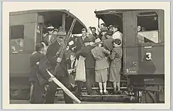 Reizigers op Station Amsterdam Haarlemmermeer.