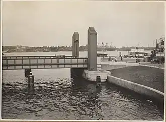 De hefbrug op haar oude plek (circa 1930)