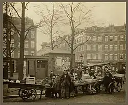 Markt en urinoir (circa 1920)