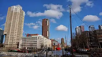 Wijnhaven, Rotterdam, met in het midden 100Hoog
