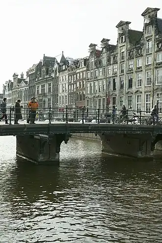 Brug 26 met rechts vier Vingboonspanden (2007)