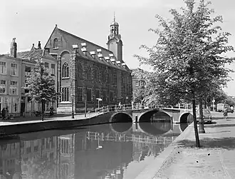 Nonnenbrug in 1955 met het Academiegebouw