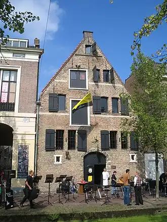 Maria Gouweloospoort 5-7 en Heilige Geesthuis aan de Molslaan 104