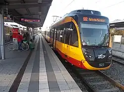 Achtassige sneltram op station Germersheim.