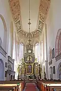 Interieur met altaar in de St.-Wenzelkerk