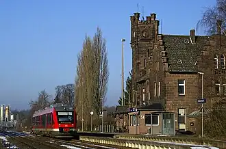 Blik op de perrons van station Stadtoldendorf, toen nog aangedaan door treinen van DB Regio (2006)