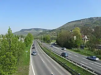 De Stadtrodaer Straße (B 88) van Neulobeda naar het centrum van Jena v.v.