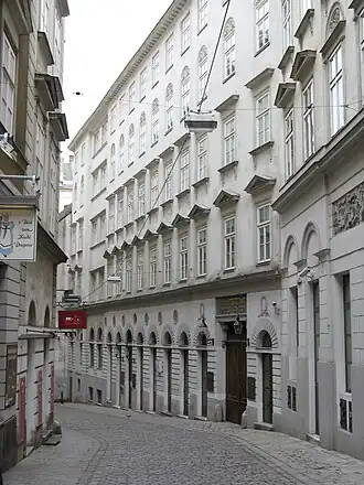 De ingang van de Stadttempel