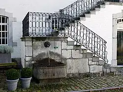 Hofzijde, detail trap