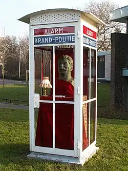 11. Buste van Stalin en haring