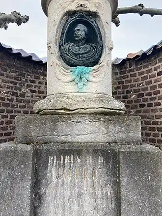 Reliëf met portret van Motké op het monument in Thorn