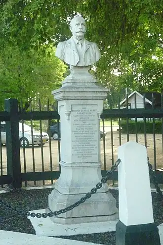 Standbeeld, tot 2017 bij de ingang van de Palmentuin aan de Grote Combéweg in Paramaribo