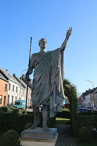 Standbeeld van Julius Caesar op het Romeins Plein in Velzeke