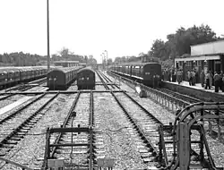 Kleinprofiel op de opstelsporen en grootprofiel langs het perron op 3 juli 1977