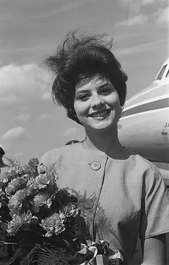 Stanny van Baer, Miss International 1961, bij terugkomst in Nederland