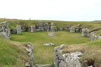 door de ingang van Stanydale Temple
