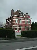 Villa in een omhaagde tuin