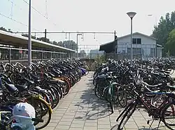 Fietsenstalling achter het station, aan de Coenderstraat (2007)