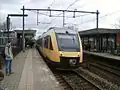 Een trein van Syntus op weg naar station Arnhem Centraal.