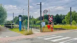 Overweg aan het station