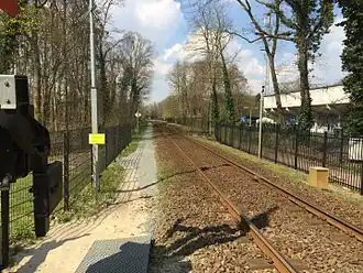 Het verlaten en vergroeide perron van Doetinchem Stadion