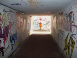 Verbindingsgang onder de sporen (foto 2010)