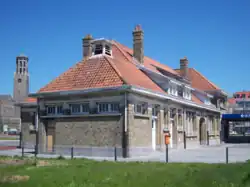 Het oude (tweede) stationsgebouw uit 1932 (foto 2010)