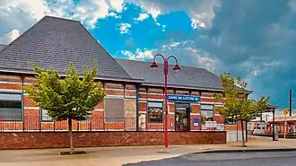 Het stationsgebouw in 2021