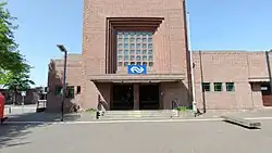 Ingang aan de oostzijde van het station