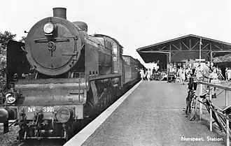 Stoomtrein met loc 3911 te Nunspeet; circa 1930. Collectie Utrechts Archief.