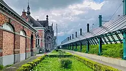 Zijzicht van het station.