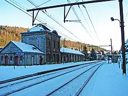 Station in de sneeuw