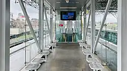 Wachtzaal op een perron