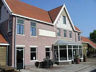 Perronzijde nieuw stationsgebouw Stadskanaal.