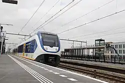 Perron met de sprinter richting Utrecht.