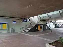 De trap aan zuidoostelijke kant van het station.