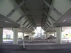 De ruimte tussen de viaducten is grotendeels dichtgemaakt (2006)