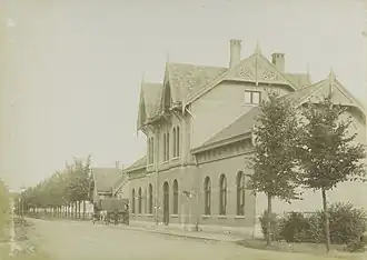 Voorzijde station Waalwijk; 1898.