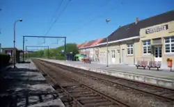 Perronzijde van het stationsgebouw (foto 2010)