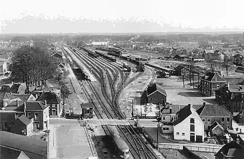 Station Winterswijk omstreeks 1958-1960; het GOLS-station bevond zich achter de bebouwing rechts op de foto