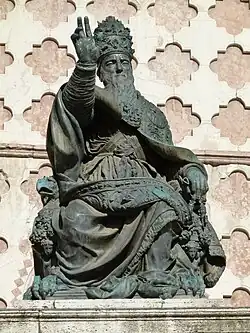 Paus Julius III door Vincenzo Danti. Het beeld bevindt zich voor de San Lorenzokathedraal te Perugia