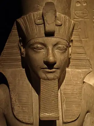 Farao Horemheb Hoofd van dubbel beeld van kalksteen,[1] Kunsthistorisches Museum