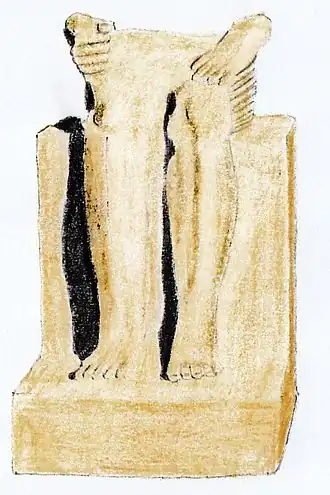 Tekening van een gebroken kwartsieten zitbeeld van Montoehotep, met op de sokkel de inscriptie Vader van de goden, Mentoehotep de Grote, geliefde van Satet, vrouwe van Elefantine. Afkomstig uit het heiligdom van Heqaib in Elefantine, thans in het Cairo Museum.