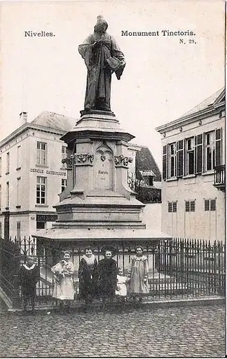 Standbeeld door Louis Samain