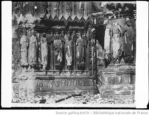 Beelden van de kathedraal na de artilleriebeschieting van 1914