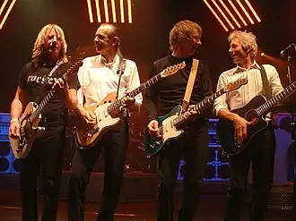 Status Quo in Bristol op 15 november 2005 V.l.n.r. Rick Parfitt, Francis Rossi, John 'Rhino' Edwards en Andy Bown