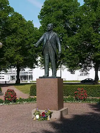 Standbeeld van Julius Sundblom, in Mariehamn