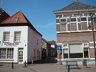 Begin van de Visserstraat gezien vanuit de Markt