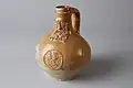 Bij de opgravingen in 1972 gevonden Keulse baardmankruik, daterend uit de periode 1540-1664