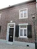 Huis met zadeldak evenwijdig aan de straat